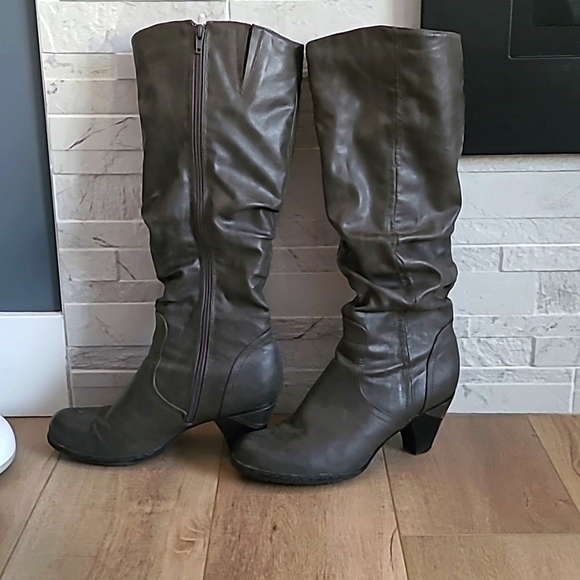 Women's size 11 grey leather knee high boots - Picture 2 of 4